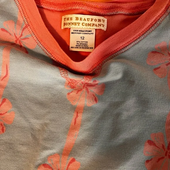 Softest Beaufort Bonnet pullover with bow pattern. - Picture 2 of 2